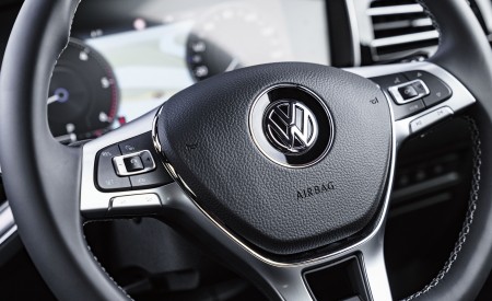 2019 Volkswagen Touareg V6 TDI R-Line (UK-Spec) Interior Steering Wheel Wallpapers 450x275 (36)