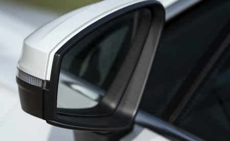 2019 Volkswagen Touareg V6 TDI R-Line (UK-Spec) Mirror Wallpapers 450x275 (28)