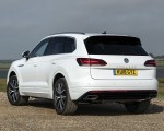 2019 Volkswagen Touareg V6 TDI R-Line (UK-Spec) Rear Three-Quarter Wallpapers 150x120 (14)