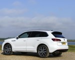 2019 Volkswagen Touareg V6 TDI R-Line (UK-Spec) Rear Three-Quarter Wallpapers 150x120 (15)