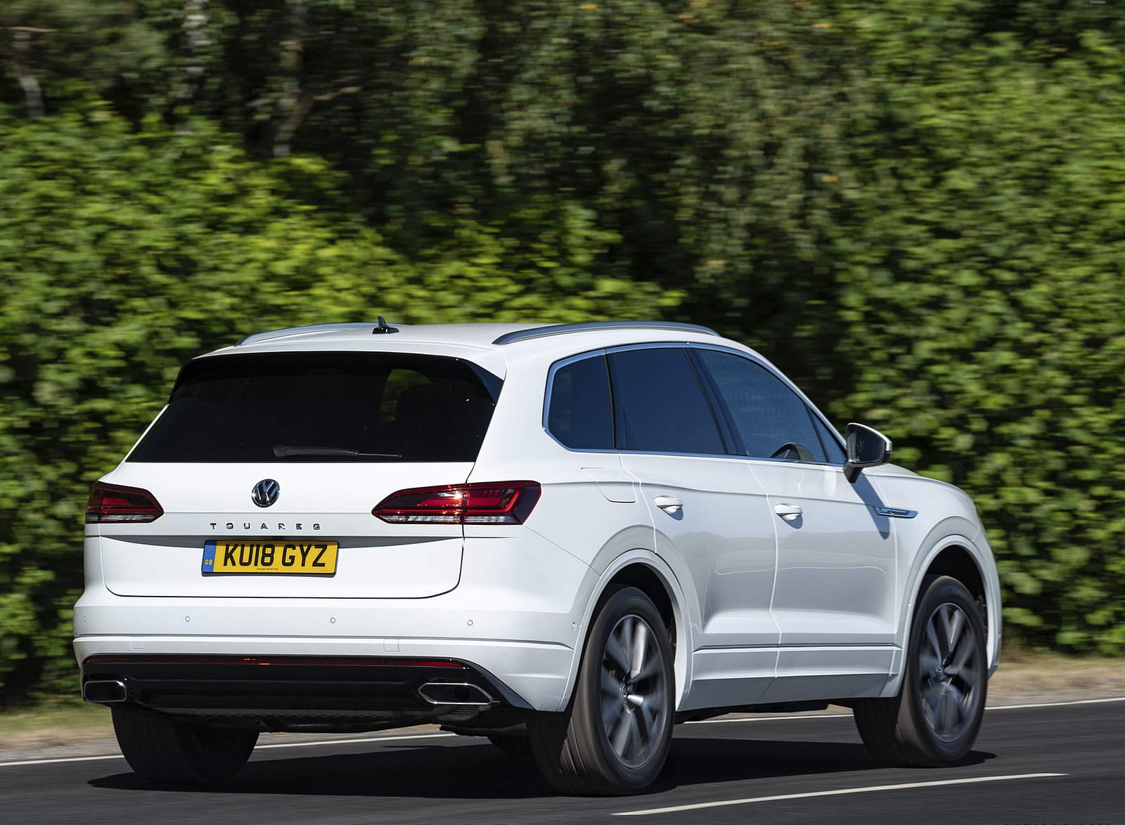 2019 Volkswagen Touareg V6 TDI R-Line (UK-Spec) Rear Three-Quarter Wallpapers (4)