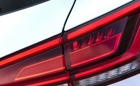 2019 Volkswagen Touareg V6 TDI R-Line (UK-Spec) Tail Light Wallpapers 450x275 (30)