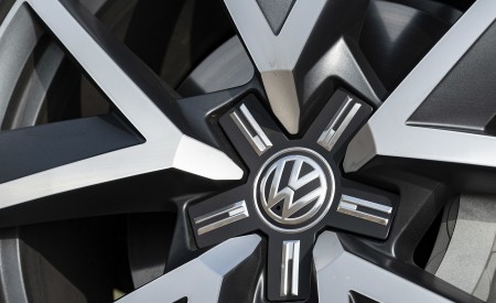2019 Volkswagen Touareg V6 TDI R-Line (UK-Spec) Wheel Wallpapers 450x275 (33)