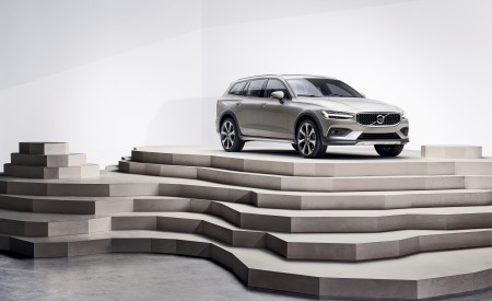 2019 Volvo V60 Cross Country Front Three-Quarter Wallpapers 450x275 (21)