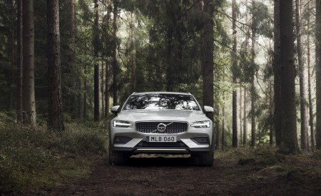 2019 Volvo V60 Cross Country Front Wallpapers 450x275 (7)