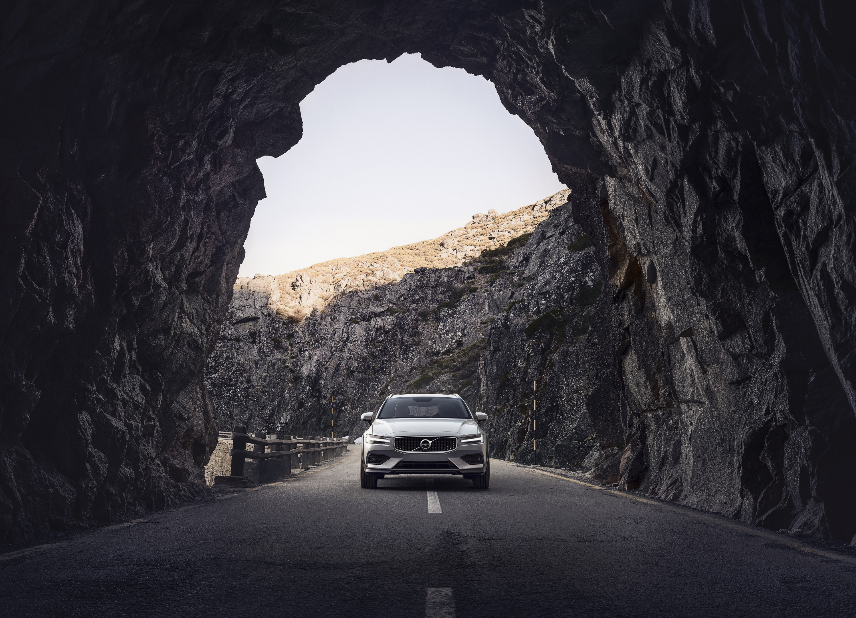 2019 Volvo V60 Cross Country Front Wallpapers (2)