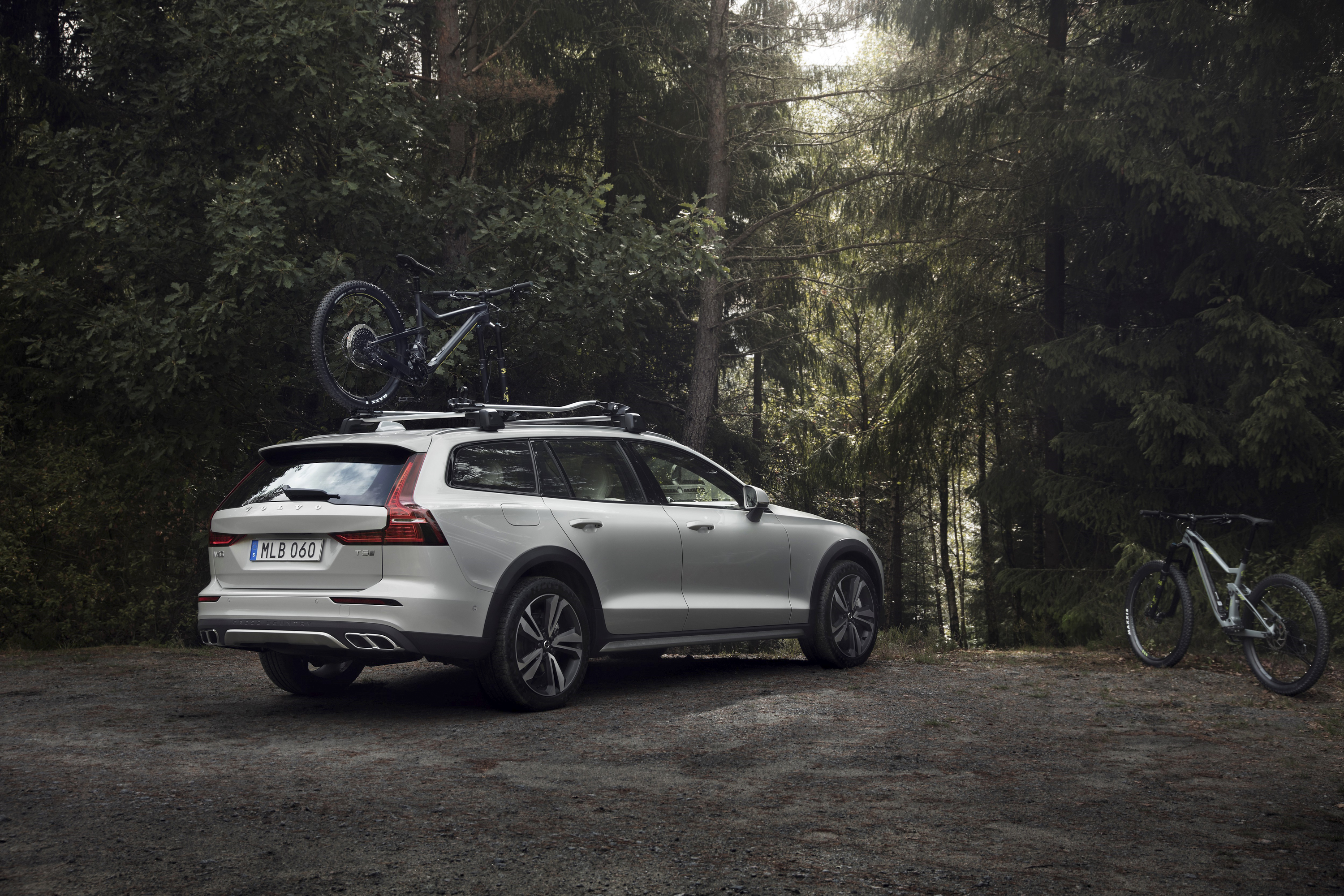 2019 Volvo V60 Cross Country Rear Three-Quarter Wallpapers #4 of 28