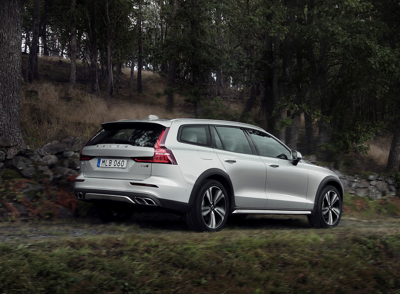 2019 Volvo V60 Cross Country Rear Three-Quarter Wallpapers (5)