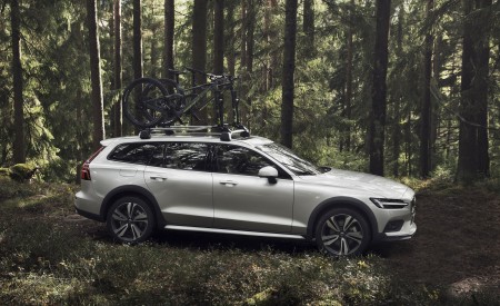 2019 Volvo V60 Cross Country Side Wallpapers 450x275 (11)