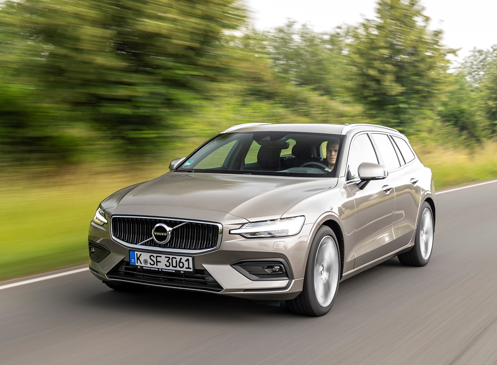 2019 Volvo V60 D4 Front Three-Quarter Wallpapers #105 of 140