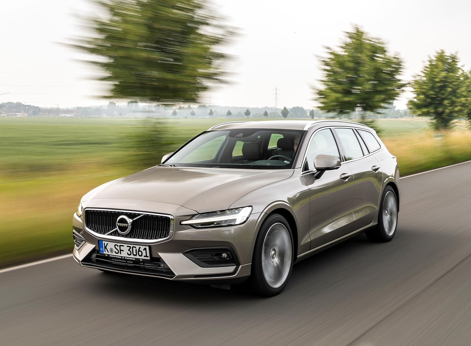 2019 Volvo V60 D4 Front Three-Quarter Wallpapers #103 of 140