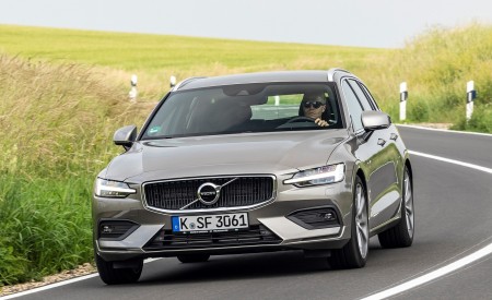 2019 Volvo V60 D4 Front Wallpapers 450x275 (109)