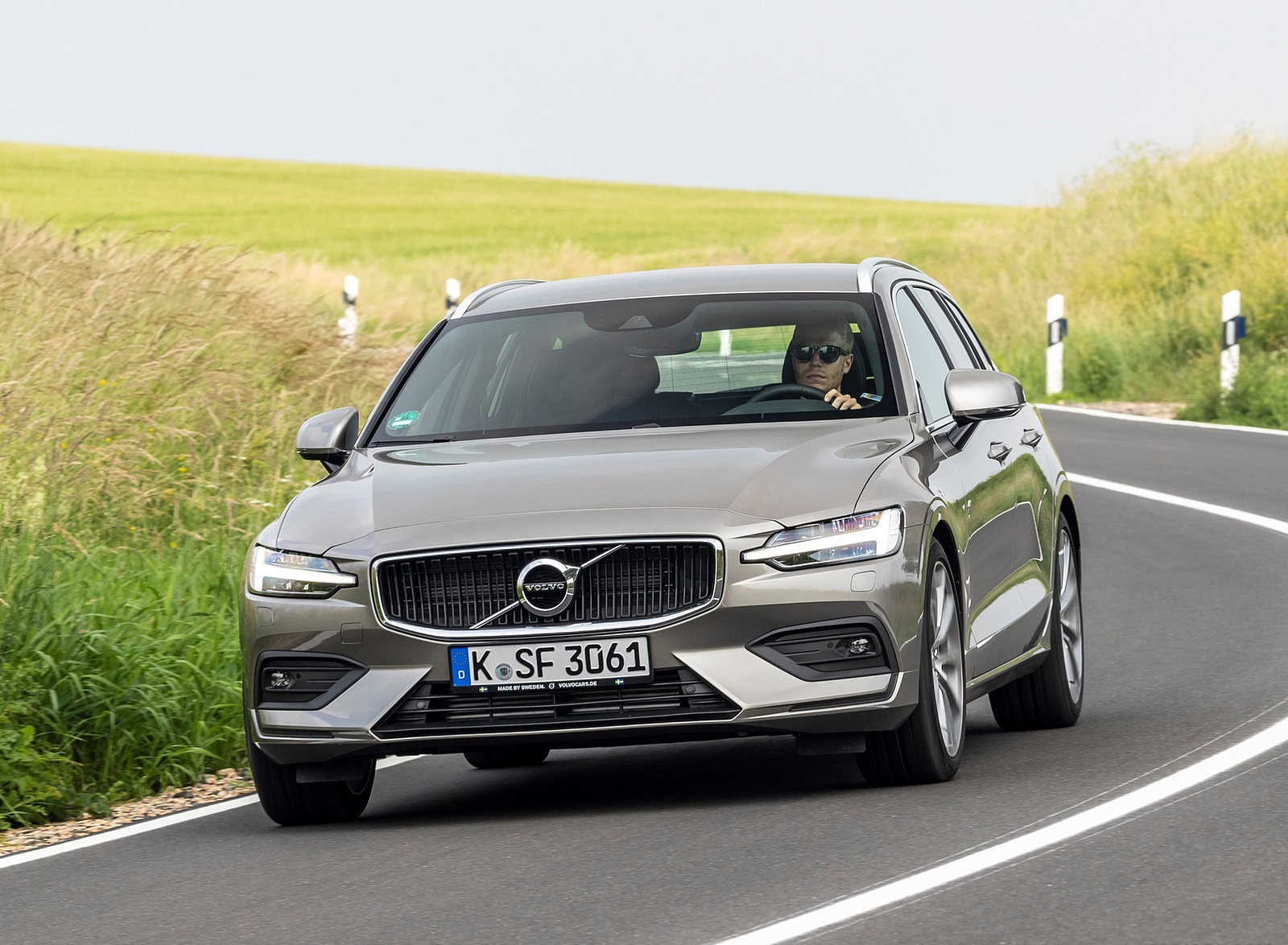 2019 Volvo V60 D4 Front Wallpapers #109 of 140