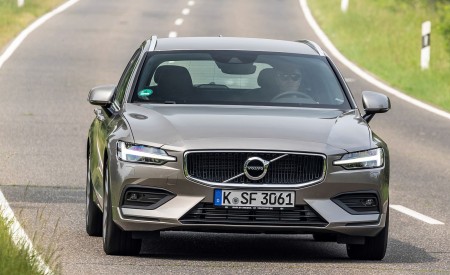 2019 Volvo V60 D4 Front Wallpapers 450x275 (102)