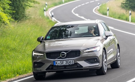 2019 Volvo V60 D4 Front Wallpapers 450x275 (110)