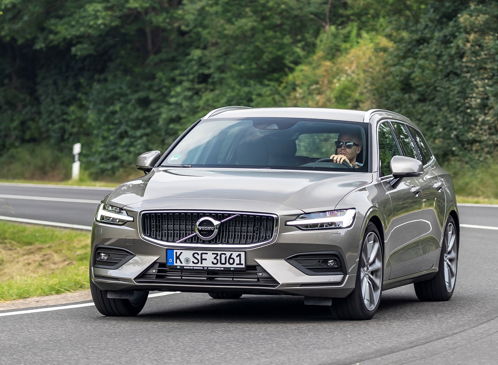 2019 Volvo V60 D4 Front Wallpapers #111 of 140
