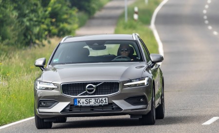 2019 Volvo V60 D4 Front Wallpapers 450x275 (101)