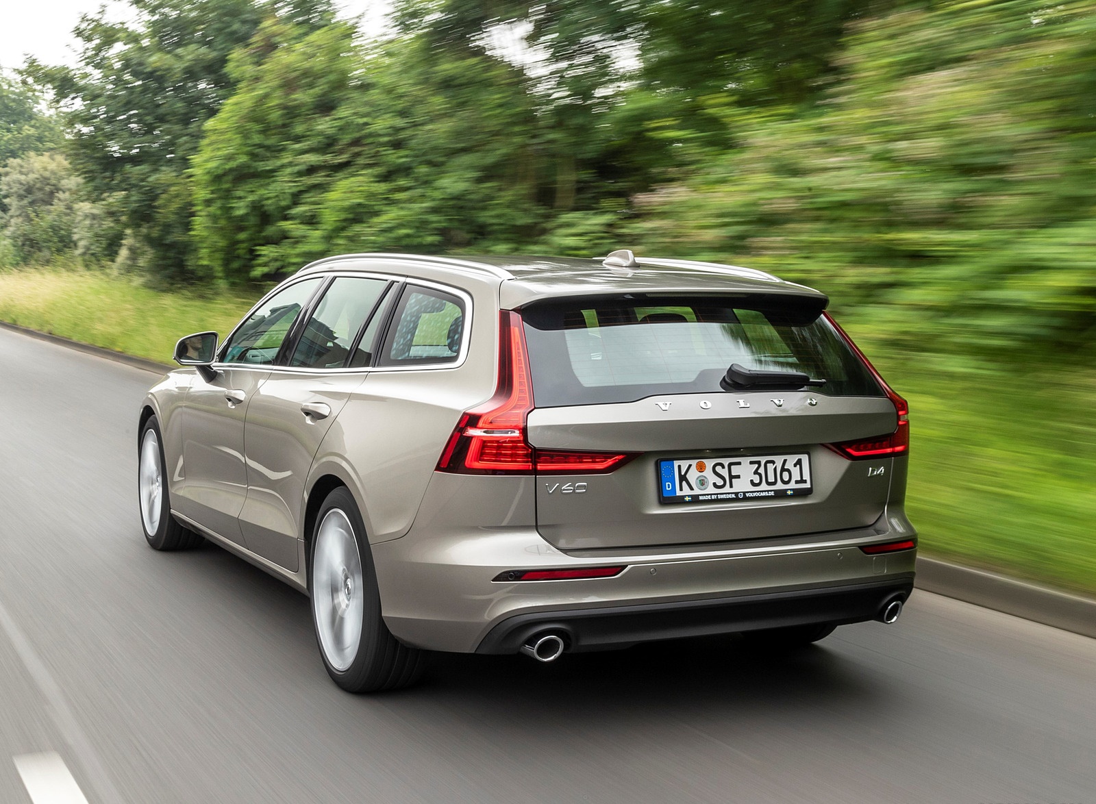 2019 Volvo V60 D4 Rear Three-Quarter Wallpapers #112 of 140