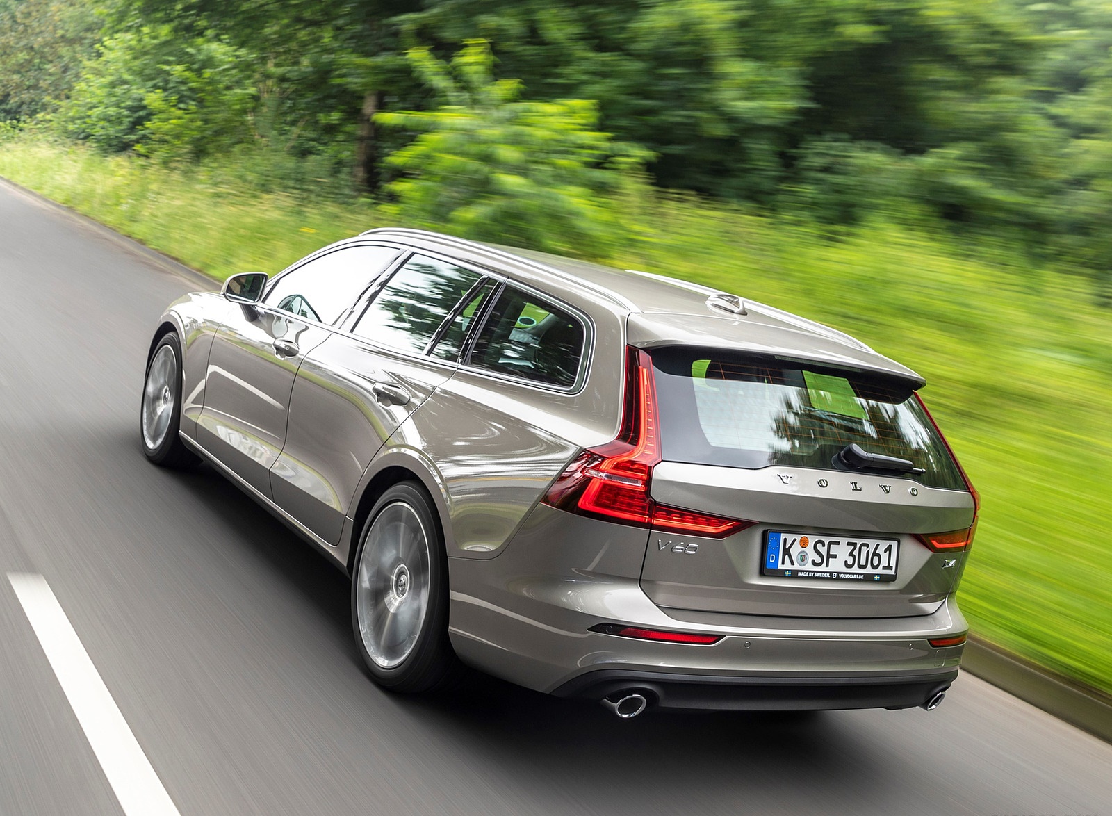 2019 Volvo V60 D4 Rear Three-Quarter Wallpapers #113 of 140