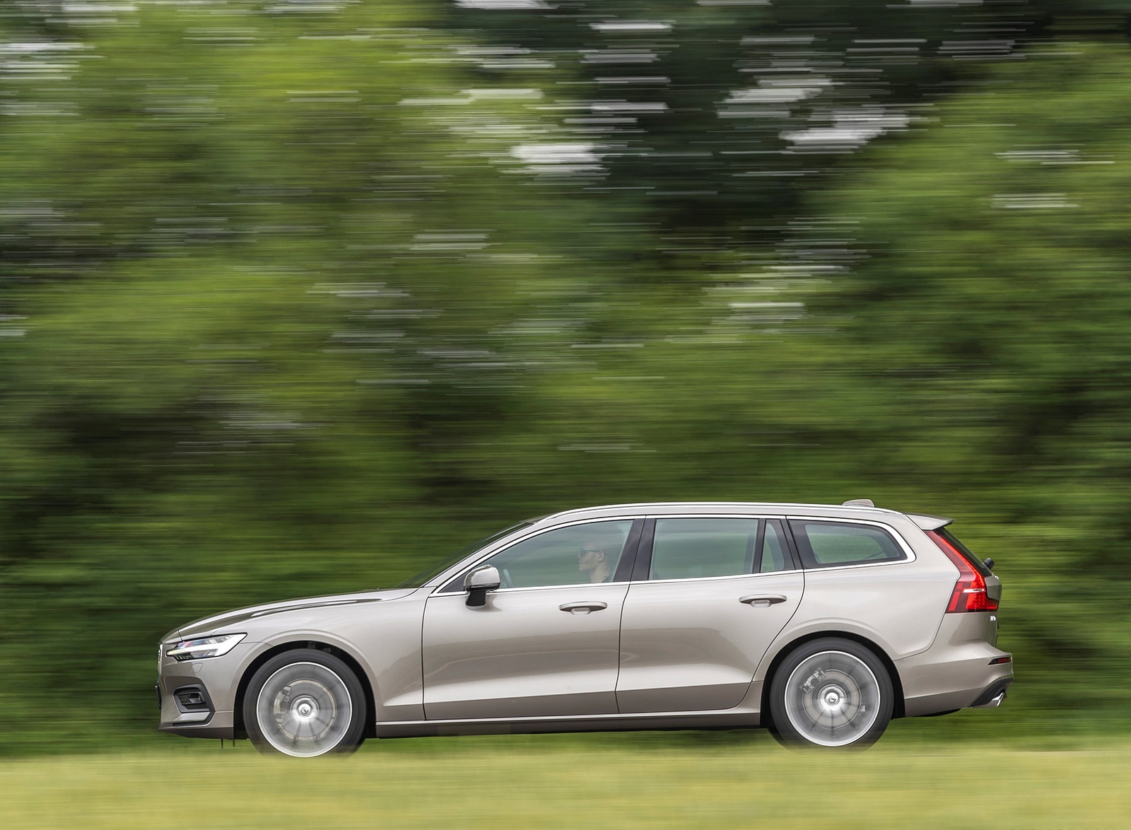 2019 Volvo V60 D4 Side Wallpapers #115 of 140