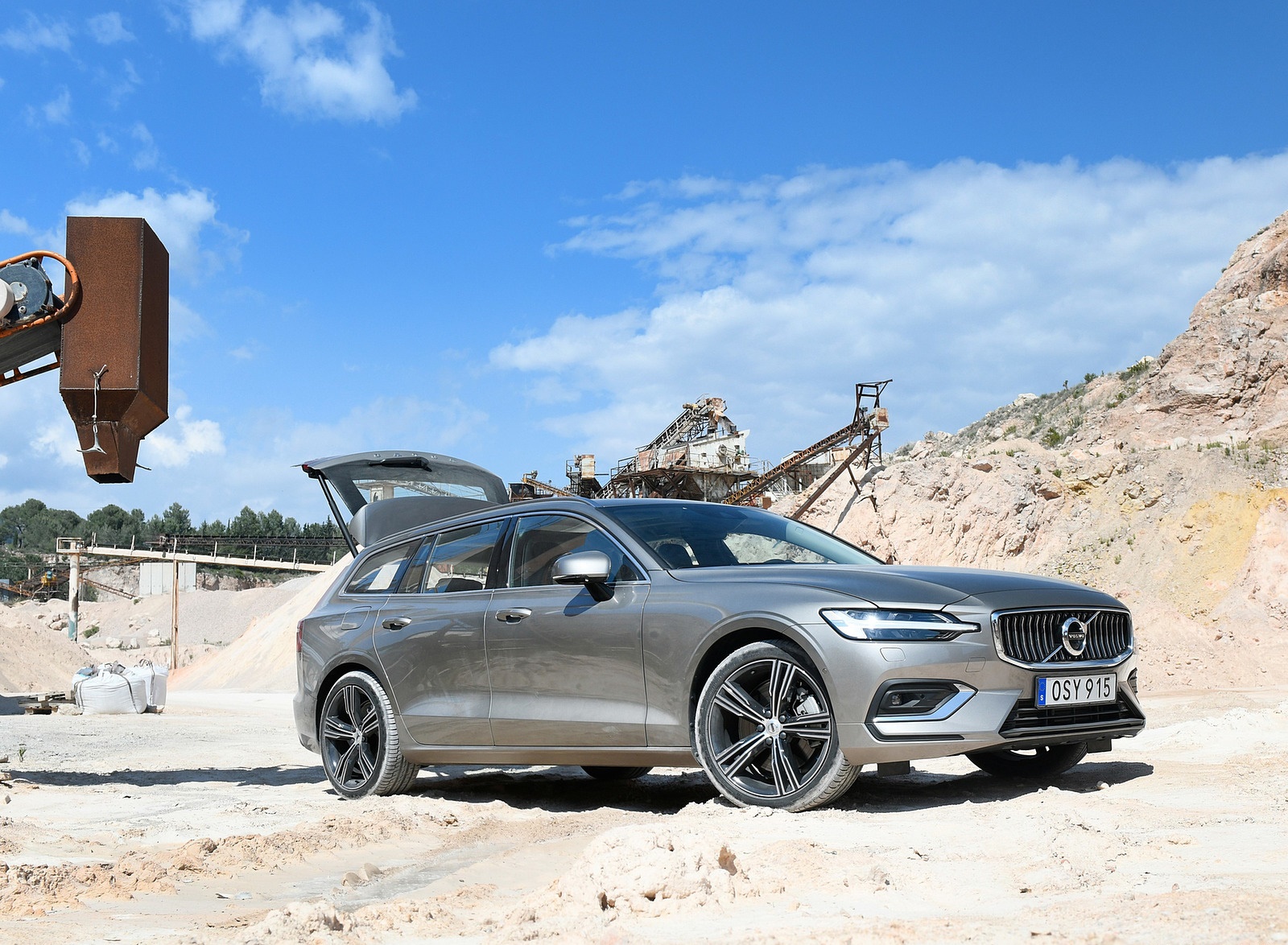 2019 Volvo V60 Front Three-Quarter Wallpapers #88 of 140