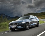 2019 Volvo V60 Front Three-Quarter Wallpapers 150x120