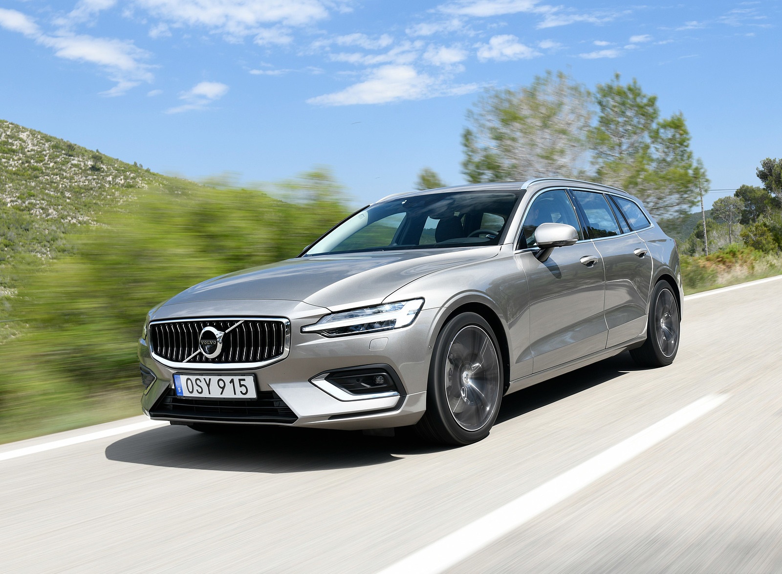 2019 Volvo V60 Front Three-Quarter Wallpapers #79 of 140