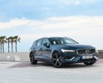 2019 Volvo V60 Front Three-Quarter Wallpapers 150x120