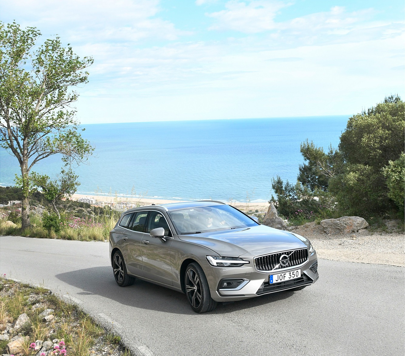 2019 Volvo V60 Front Three-Quarter Wallpapers #92 of 140