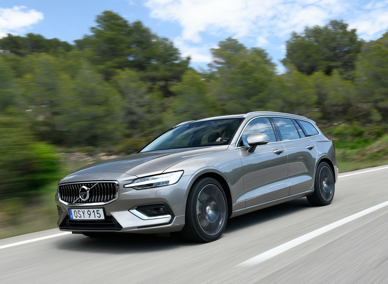 2019 Volvo V60 Front Three-Quarter Wallpapers #80 of 140