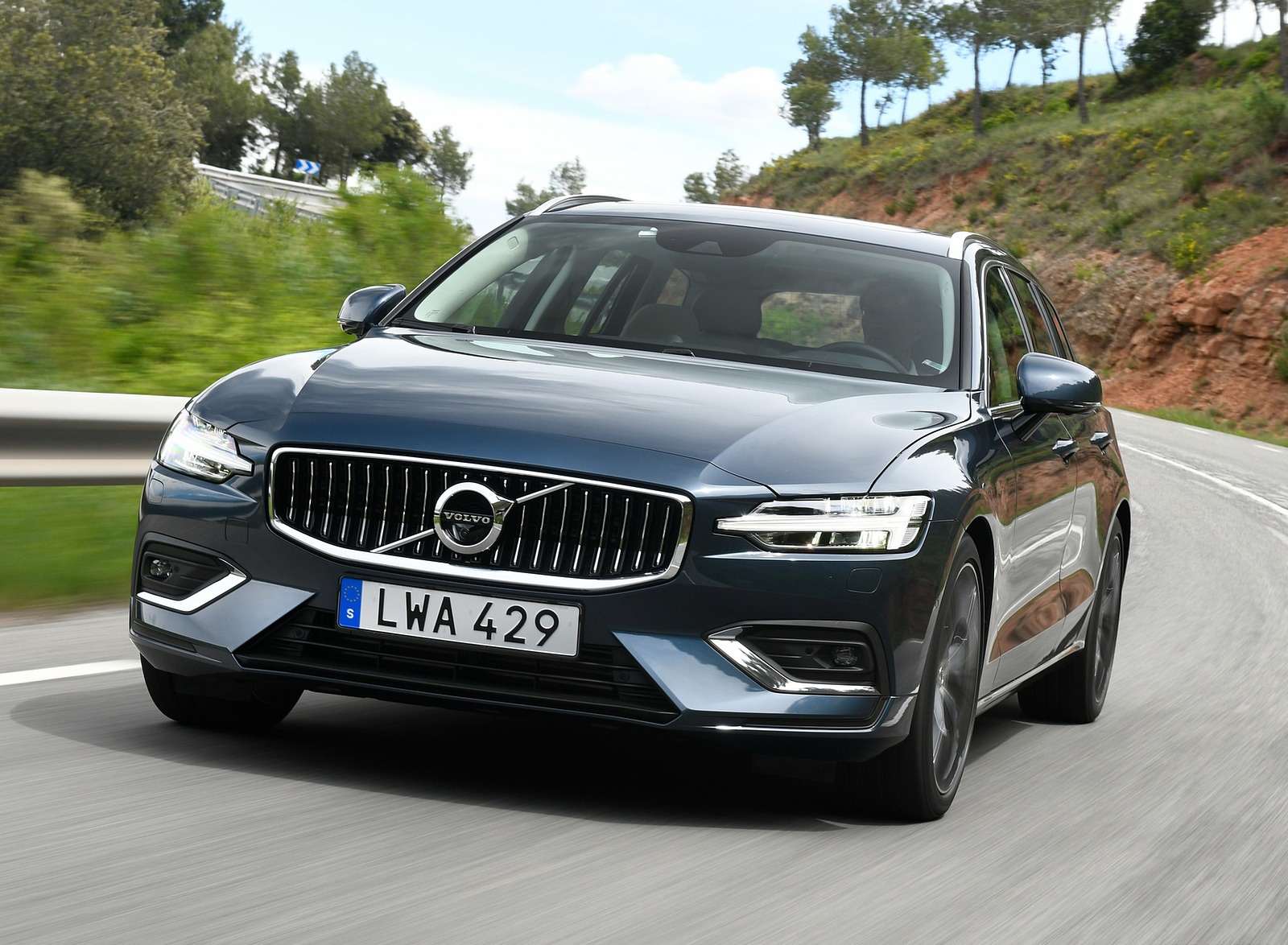 2019 Volvo V60 Front Wallpapers (3)