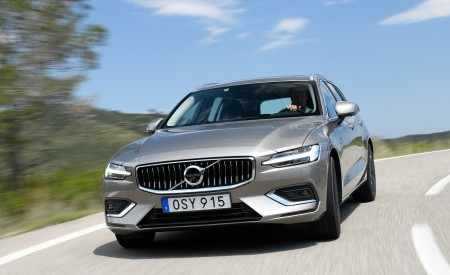2019 Volvo V60 Front Wallpapers 450x275 (81)