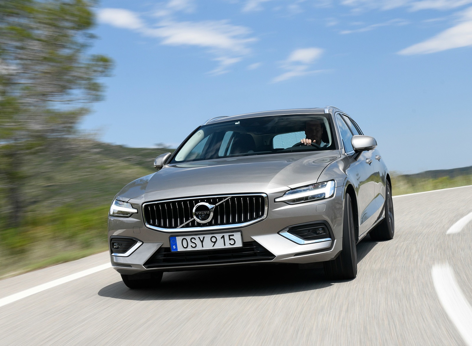 2019 Volvo V60 Front Wallpapers #81 of 140