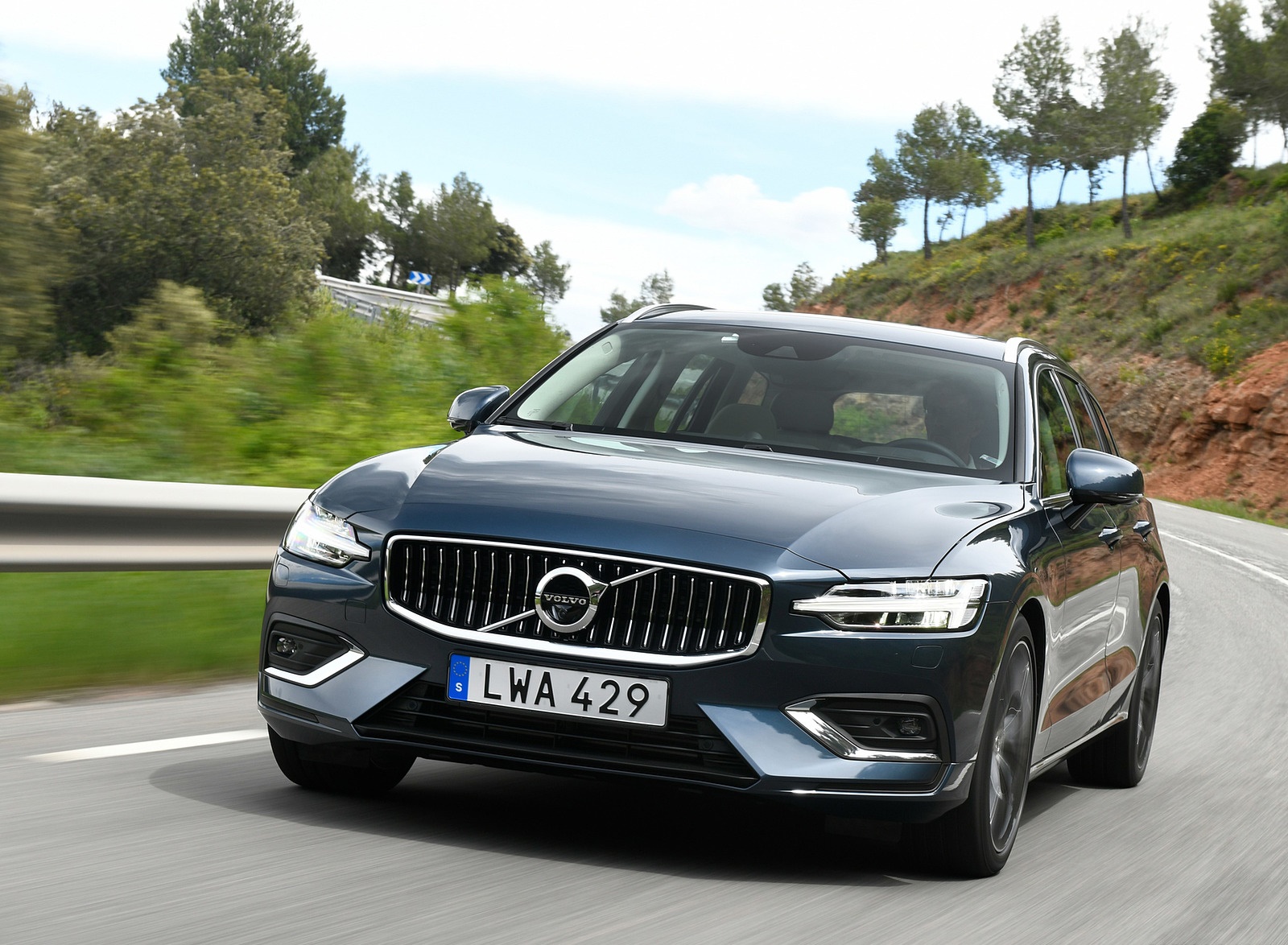 2019 Volvo V60 Front Wallpapers #63 of 140
