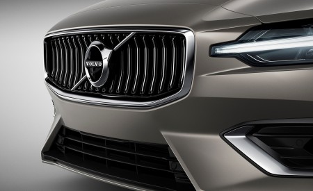 2019 Volvo V60 Grill Wallpapers 450x275 (43)