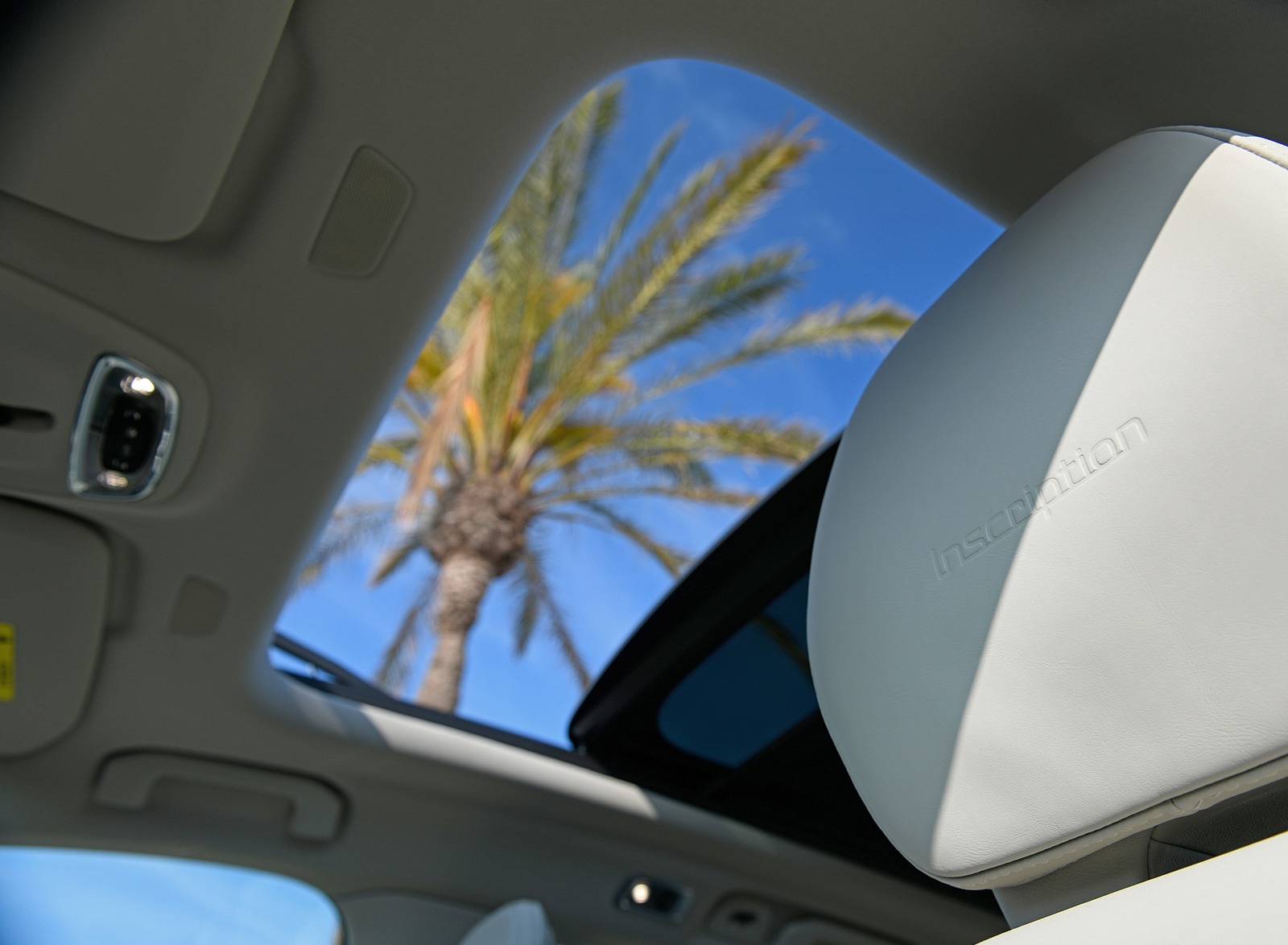 2019 Volvo V60 Panoramic Roof Wallpapers #95 of 140