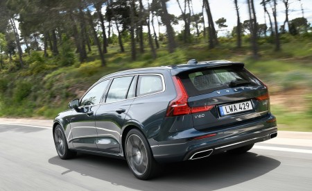 2019 Volvo V60 Rear Three-Quarter Wallpapers 450x275 (4)