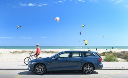 2019 Volvo V60 Side Wallpapers 450x275 (17)
