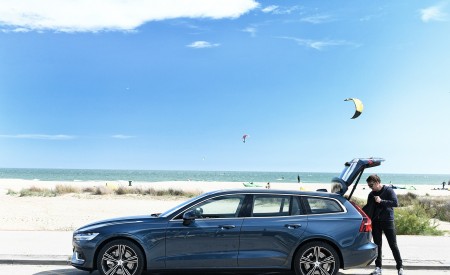 2019 Volvo V60 Side Wallpapers 450x275 (18)