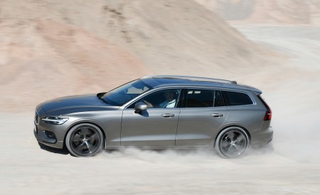 2019 Volvo V60 Side Wallpapers 450x275 (87)