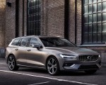 2019 Volvo V60 T6 AWD Inscription (Color: Pebble Grey Metallic) Front Three-Quarter Wallpapers 150x120 (39)