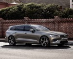 2019 Volvo V60 T6 AWD Inscription (Color: Pebble Grey Metallic) Front Three-Quarter Wallpapers 150x120 (37)