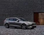 2019 Volvo V60 T6 AWD Inscription (Color: Pebble Grey Metallic) Front Three-Quarter Wallpapers 150x120