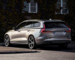 2019 Volvo V60 T6 AWD Inscription (Color: Pebble Grey Metallic) Rear Three-Quarter Wallpapers 150x120 (32)