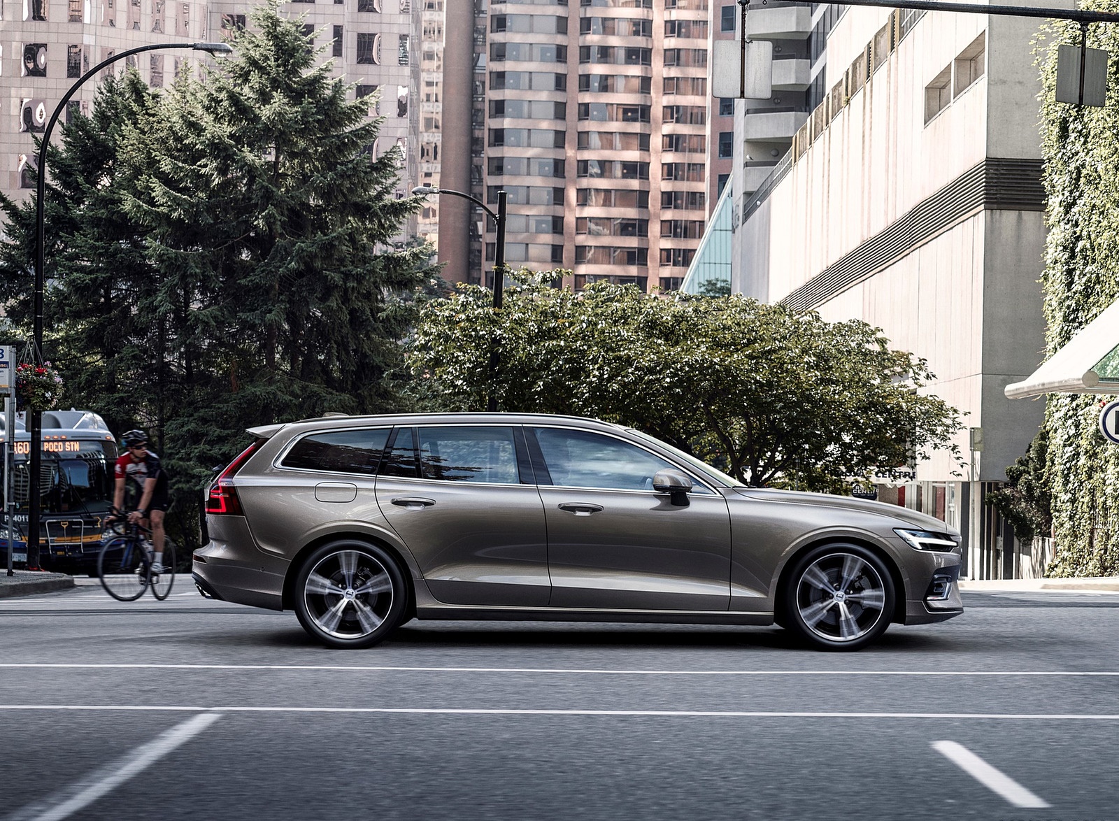 2019 Volvo V60 T6 AWD Inscription (Color: Pebble Grey Metallic) Side Wallpapers #36 of 140
