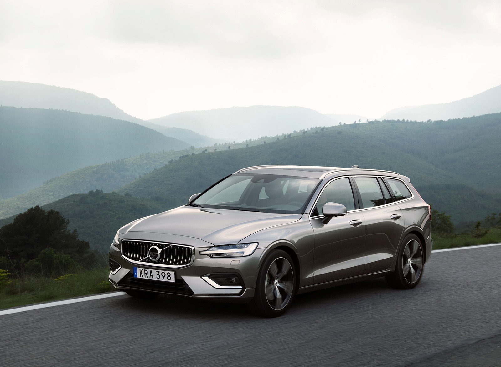 2019 Volvo V60 T6 Inscription (Color: Pebble Grey) Front Three-Quarter Wallpapers #51 of 140
