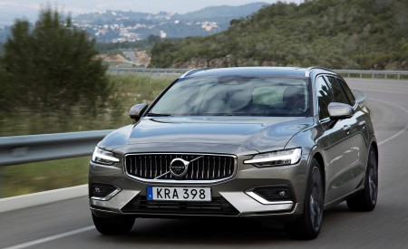 2019 Volvo V60 T6 Inscription (Color: Pebble Grey) Front Wallpapers 450x275 (53)