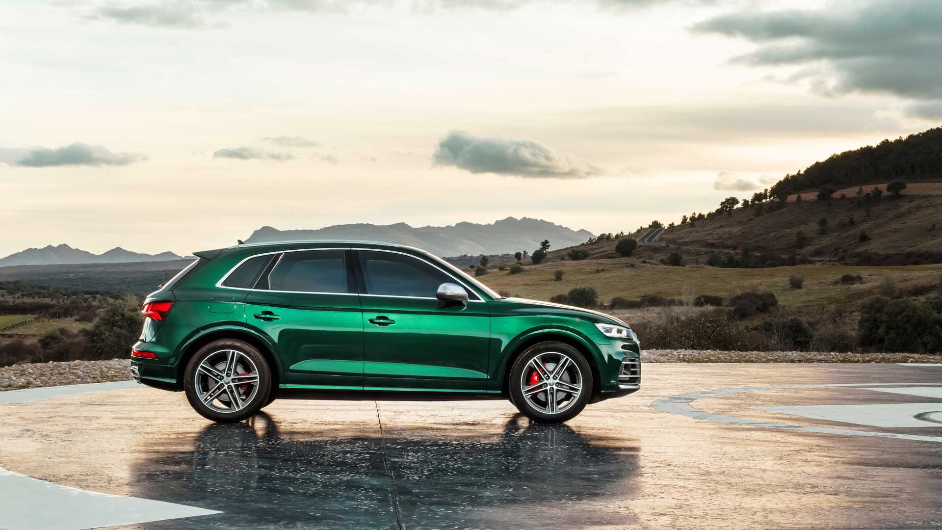 2020 Audi SQ5 TDI (Color: Azores Green Metallic) Side Wallpapers (8)