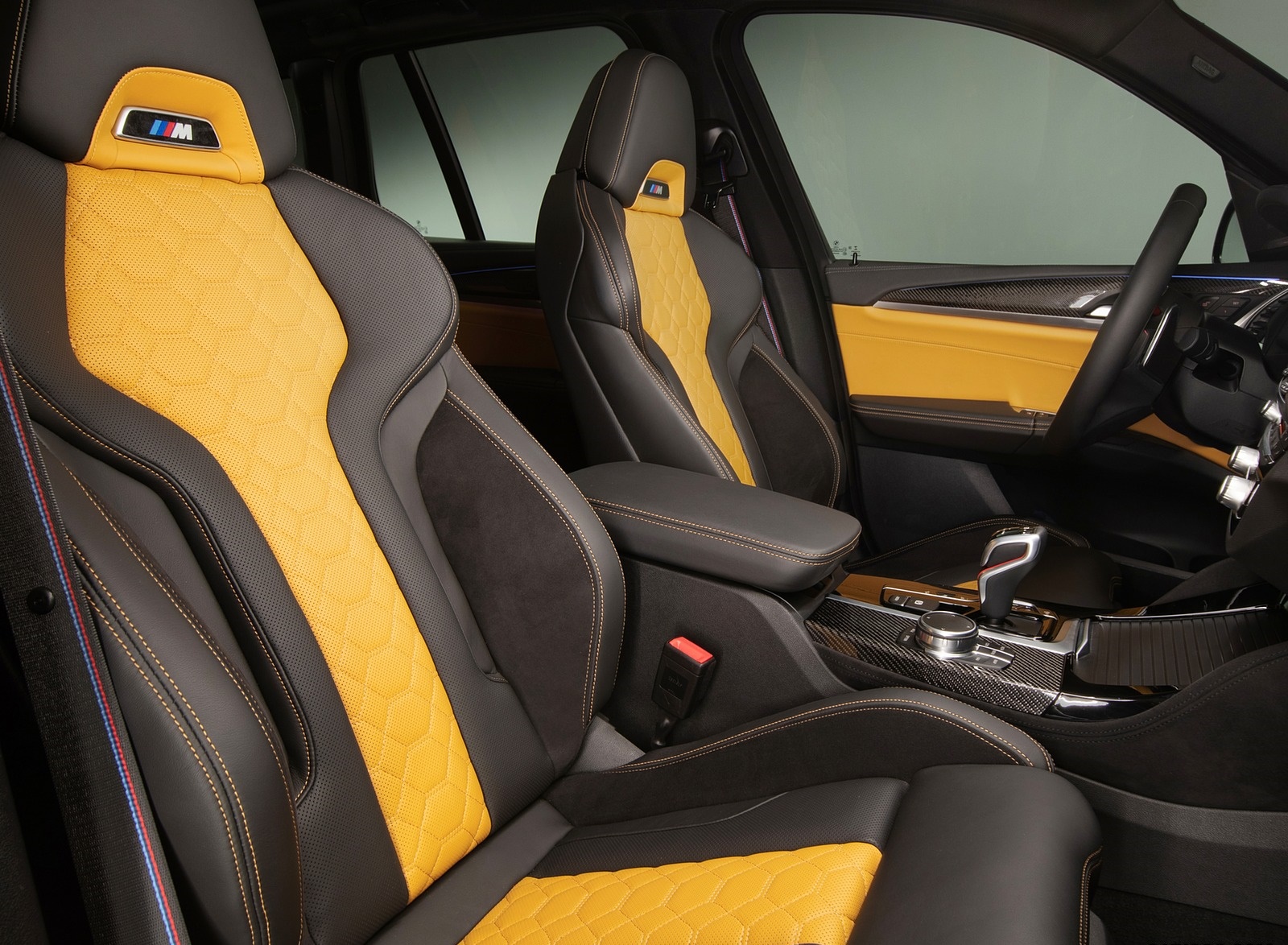 BMW g01 салон