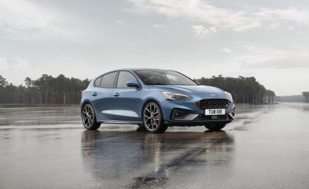 2020 Ford Focus ST Front Three-Quarter Wallpapers 450x275 (7)